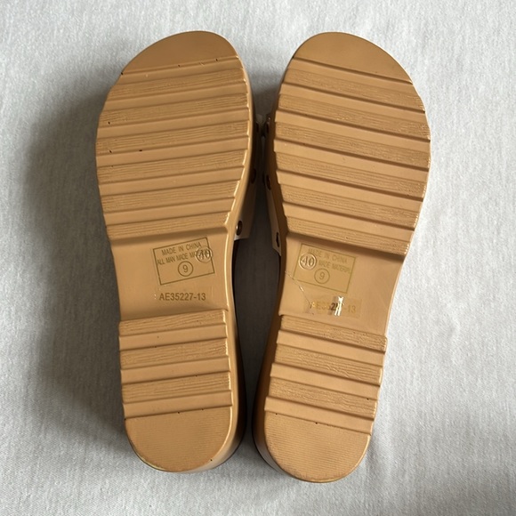 NWOT Felicity platform sandals, beach, vacation, summer sandals, slides size 9 - Picture 6 of 7